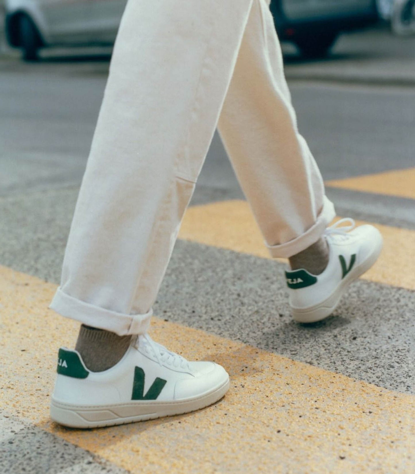 Baskets V-12 Leather Extra White Cyprus